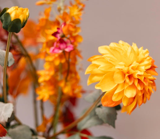 Kunstbloemenboeket met gele Dahlia zijden bloemen