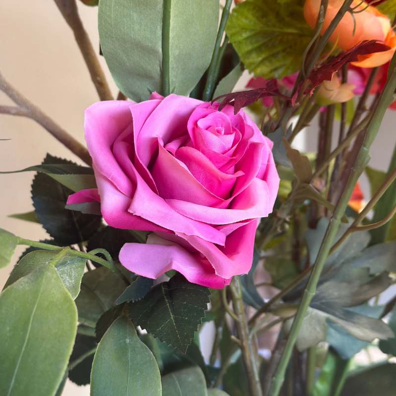 Fuchsia zijden roos uit het zijden boeket Evy van collectie BloomFever