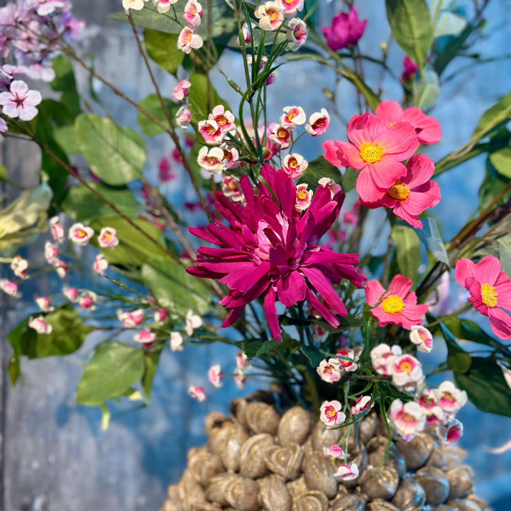 Prachtige kunstbloem uit boeket Scottie in de pistache L vaas van PeriLiving.