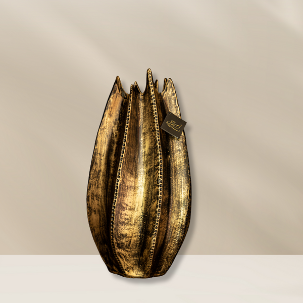 Keramieke Flow wave vaas in het goud/ zwart van PeriLiving, verkrijgbaar bij BloomFever.