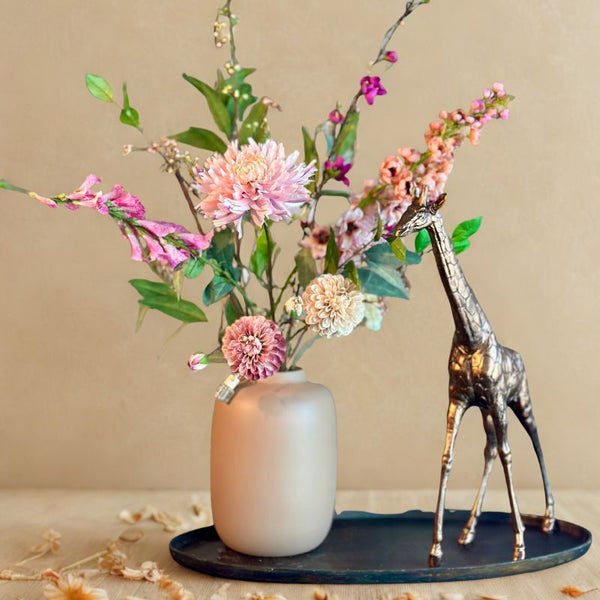 kunstboeket subtiel uit het bloomfever bloemenabonnement bestande uit diverse prachtige luxe zijden bloemen van het merk Silkka