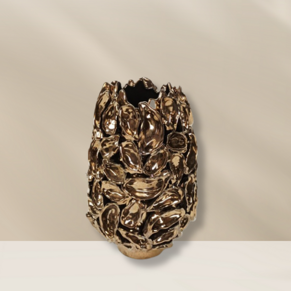 Keramieke bronzen Living oyster vaas van PeriLiving met decoratie oesters, verkrijgbaar bij BloomFever