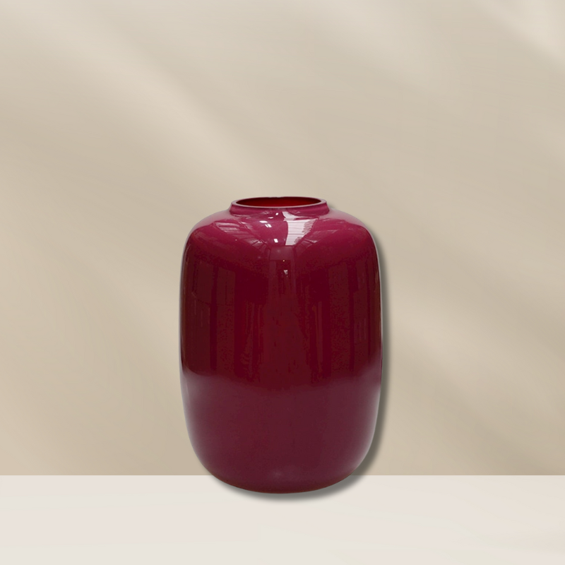 Artic s vaas van Vase The World in kleur Mauve. Combineer deze vaas met zijdenbloemenboeket Donna, verkrijgbaar bij BloomFever.