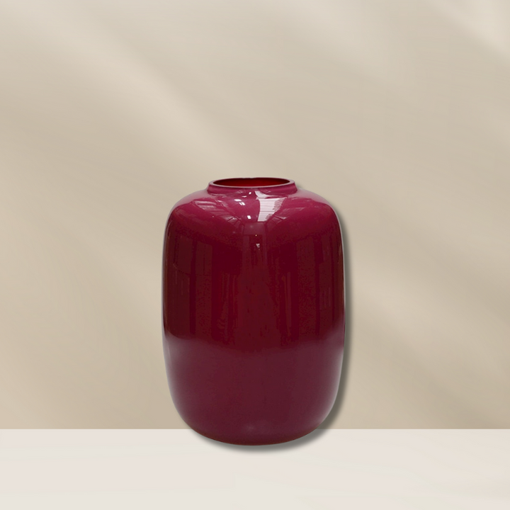 Artic s vaas van Vase The World in kleur Mauve. Combineer deze vaas met zijdenbloemenboeket Donna, verkrijgbaar bij BloomFever.