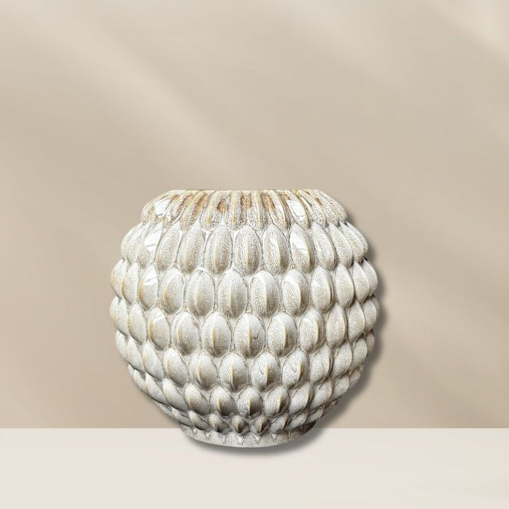 Beige keramische Bubble L vaas van PeriLiving – decoratieve design vaas en woonaccessoire, ideaal als statement piece in elk interieur.